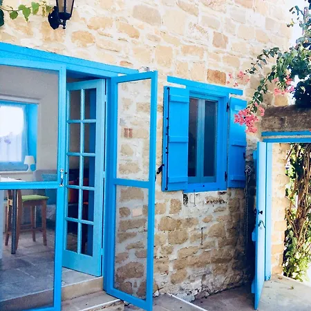 Dalla's Cyprus Retreat דירה