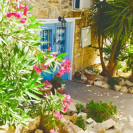 Dalla's Cyprus Retreat דירה